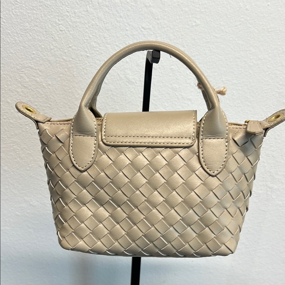 Expressions NYC | Woven Vegan Handbag w/Crossbody! 🌟 - Picture 5 of 11